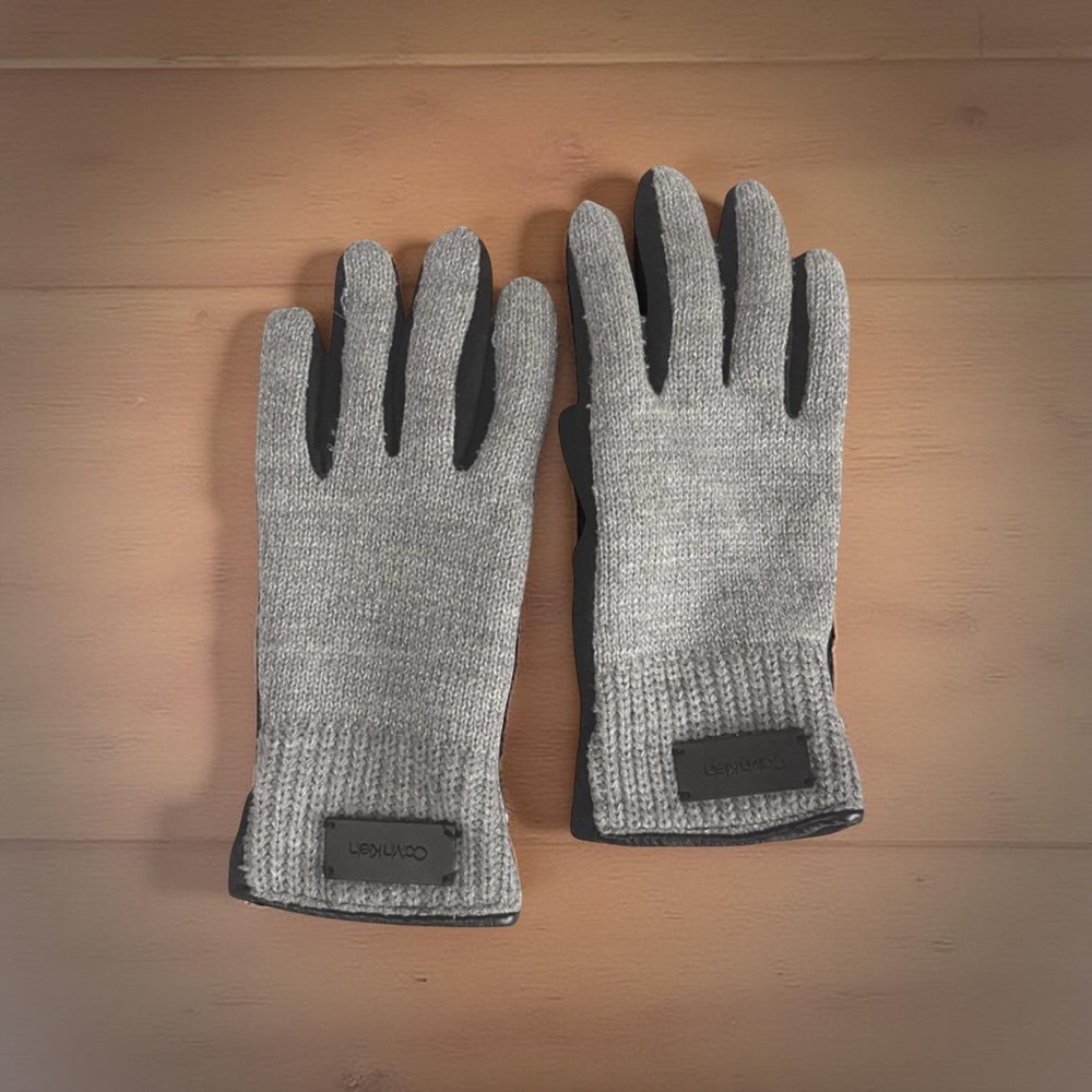 Calvin Klein Silver Knit Gloves